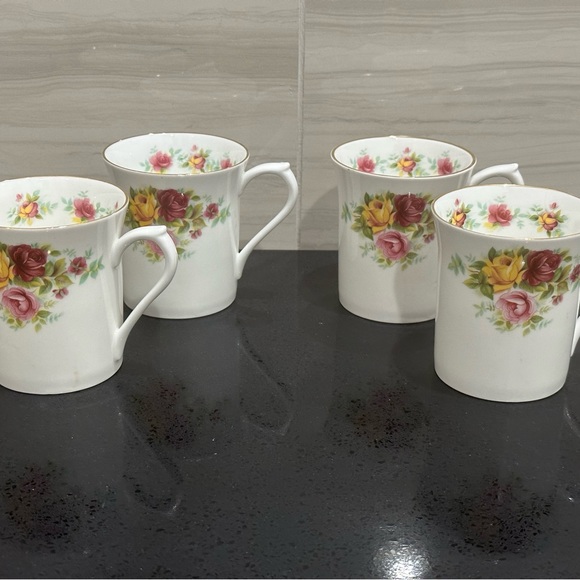 Vintage Royal Heritage Cabbage Rose Mugs Set Of 4 Made In England - Picture 2 of 4
